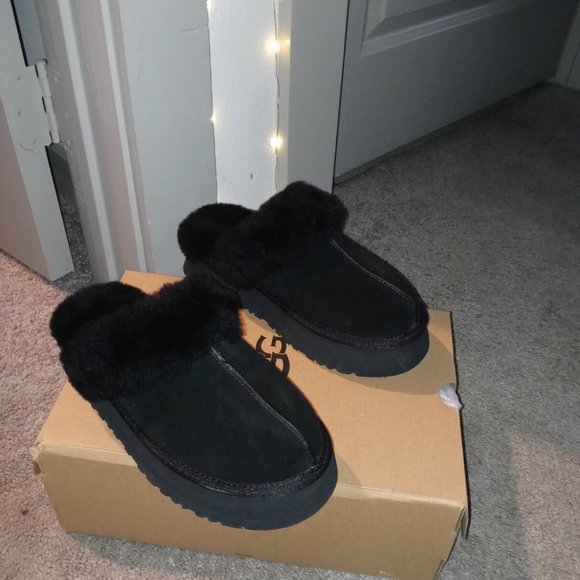 UGG Clogs/ Mules - Picture 3 of 3